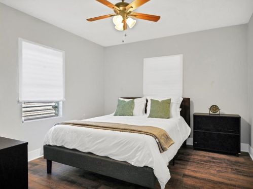 1327 33 St, Galveston TX 77550-4333 exterior