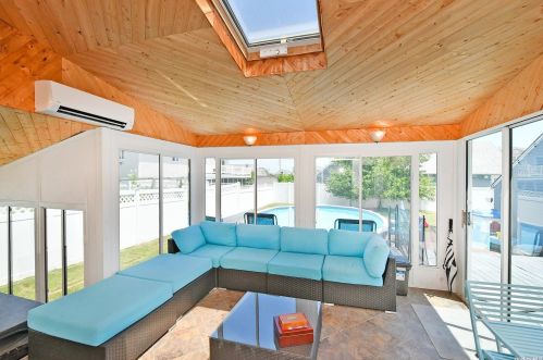 48 Lake St, North Lindenhurst NY  11757-5815 exterior