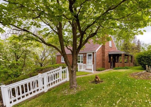 100 Spruce St, Jeannette, PA 15644-2434