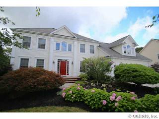 25 Split Rail Run, Penfield, NY 14526-9556
