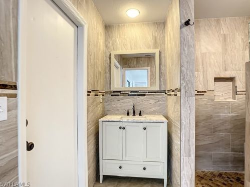 1828 47 St, Cape Coral FL  33904-9001 exterior