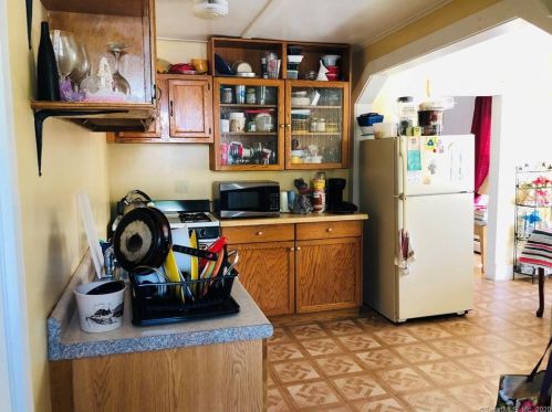 61 Leonard St, Waterbury CT  06708-3553 exterior