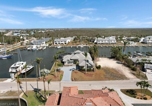 18101 Cutlass Dr, Fort Myers Beach, FL 33931-2301