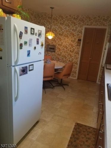 35 Deer Hill Rd, Lebanon, NJ 08833-4389