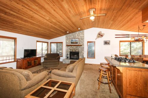 1253 Panorama Dr, Big Bear City CA  92314-9828 exterior