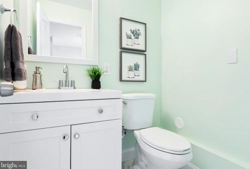 3010 Rosemary Ln, Falls Church VA  22042-1840 exterior