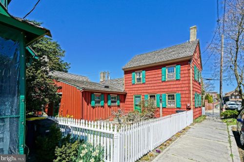 202 3rd St, Lewes, DE 19958-1328