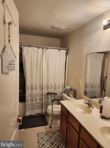 2 Cambridge Ln, Berlin Boro NJ  08009-9692 exterior