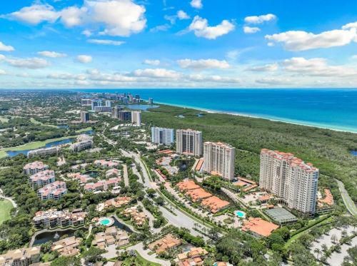 6585 Nicholas Blvd, Naples FL  34108-7207 exterior