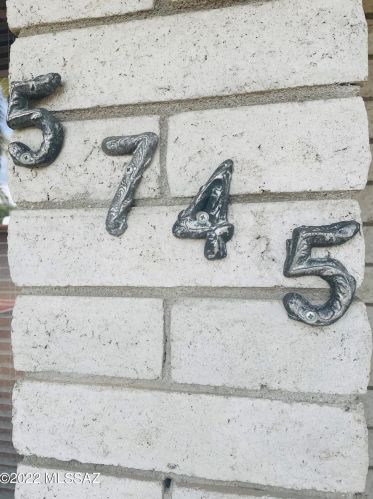 5745 Pima St, Tucson AZ  85712-5609 exterior