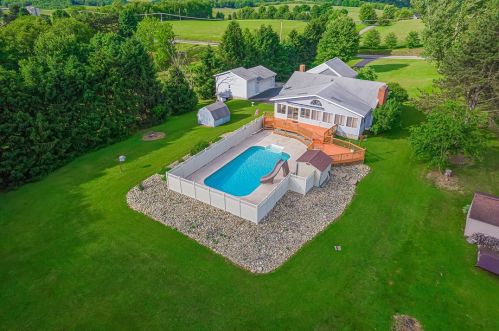 226 Pittsburgh Grade Rd, Hookstown, PA 15050-1326