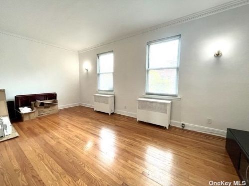 52-17 39th Ave, Long Island City, NY 11104-3630