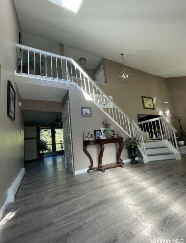 15 Ramblewood Rd, Shoreham NY  11786-2302 exterior