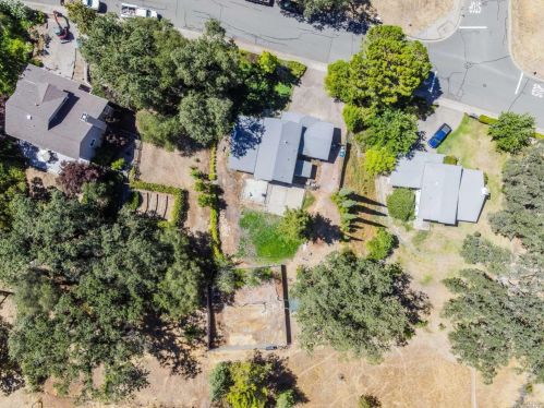 581 Tehuacan Rd, Ukiah CA  95482-4197 exterior