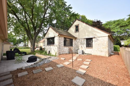 2964 82, Milwaukee WI 53219-2707 exterior