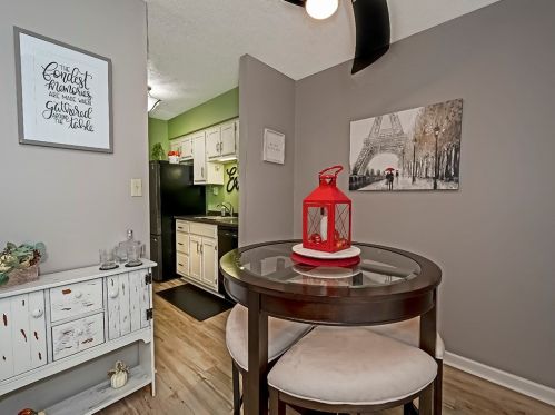 305 Canterbury Ct, Oakmont PA  15139-1177 exterior