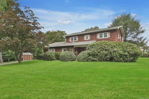 1 Foxwood Ln, Thornwood, NY 10594-1912