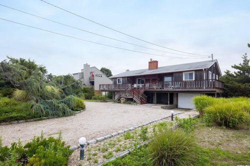 1225 Leeton Dr, Southold, NY 11971-2520