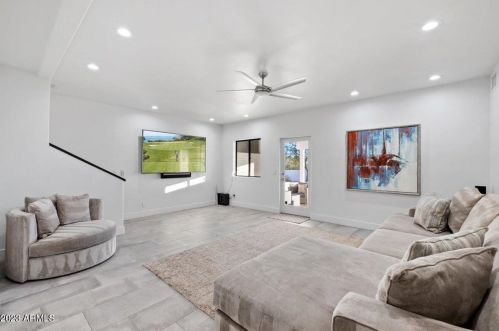 1439 Echo Ln, Phoenix AZ  85020-3831 exterior