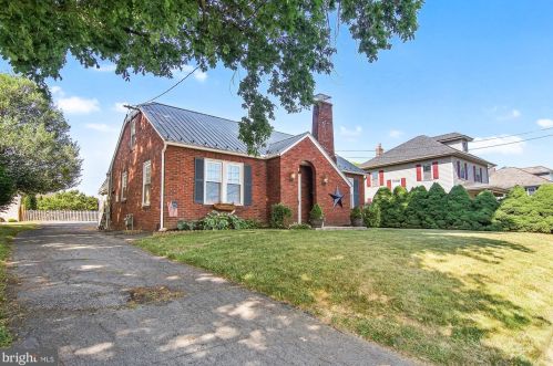 626 Wood St, Mount Joy, PA 17552-2012