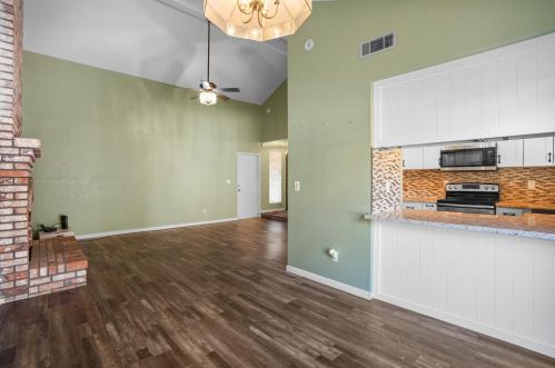 937 Bordeaux Dr, Modesto CA  95351-4433 exterior