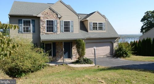 415 Burberry Ln, Mount Wolf, PA 17347-8720