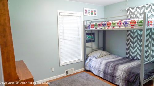 27 Castle Ave, Jackson Twp NJ  08527-2425 exterior