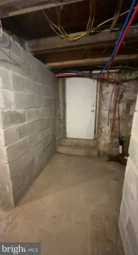 1216 Derry St, Harrisburg PA 17111-1141 exterior