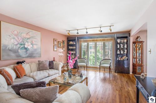 164-11 84th St, Jamaica, NY 11414-2417