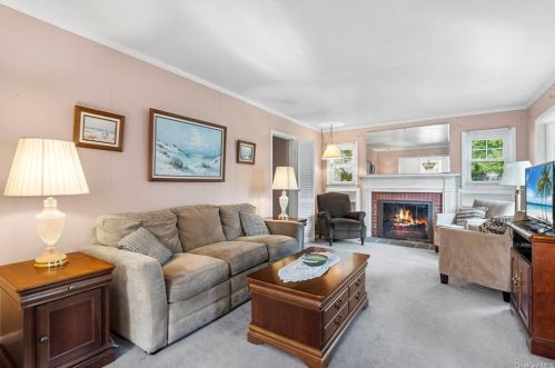 150 Clinton St, White Plains, NY 10604-2203