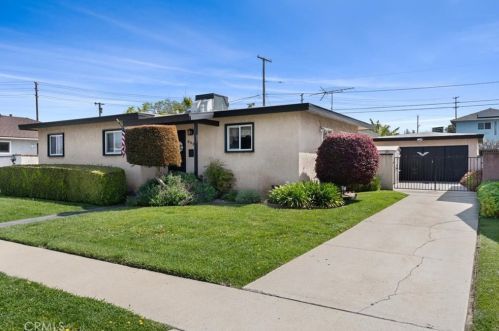 2226 Farolito Ave, Long Beach, CA 90815-2323