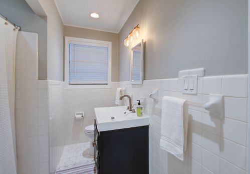 1490 Hindman Ave, Mount Pleasant SC 29464-4837 exterior