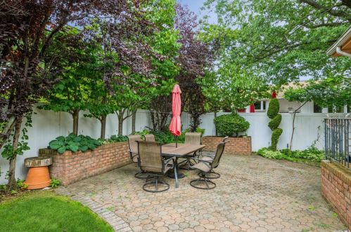 134 Old Courthouse Rd, New Hyde Park NY  11040-1227 exterior