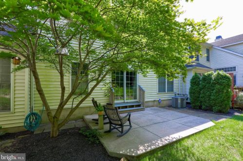 34 Red Leaf Ln, Lancaster PA 17602-7000 exterior