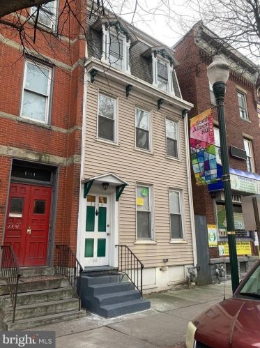 1329 Derry St, Harrisburg, PA 17104-3329