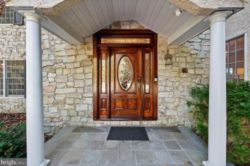 1 Dunminning Rd, Newtown Square, PA 19073-1801