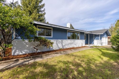 810 Walnut Ave, Ukiah CA  95482-3703 exterior