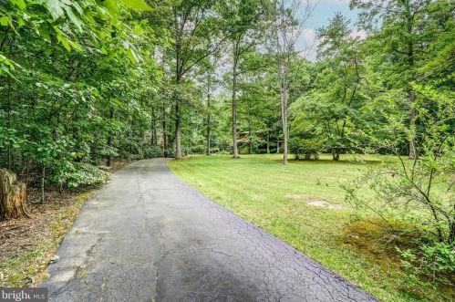 995 Apple Grove Rd, Mineral VA  23117-3022 exterior