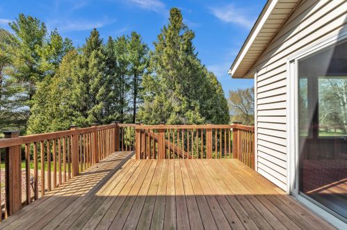 786 Decorah Rd, West Bend WI  53095-8112 exterior