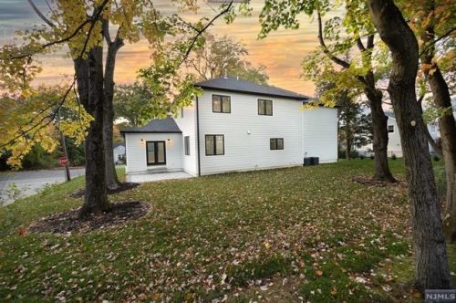 125 Valley Rd, Haworth, NJ 07641-1821