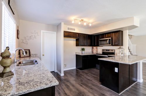 10427 Obispo Ave, Mesa, AZ 85212-1828