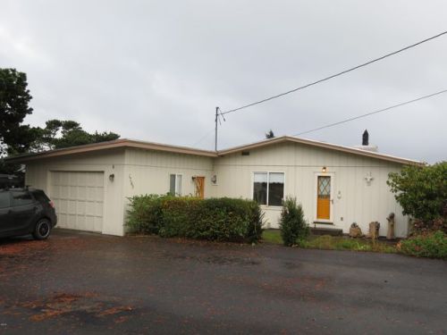 1705 Graham Ct, Waldport, OR 97394-9428