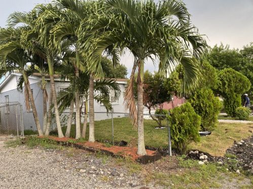 226 9th Ave, South Bay, FL 33493-1618