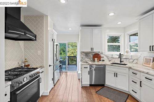 6120 Buena Ventura Ave, Oakland, CA 94605-1810