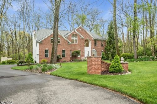 4 Stacey Ct, Sparta, NJ 07871-1000