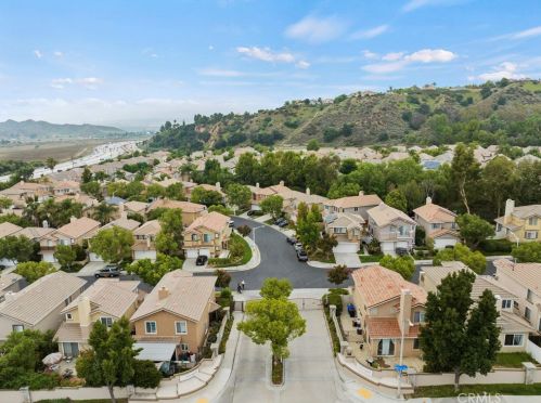 30359 Marigold Cir, Santa Clarita, CA 91384-3757