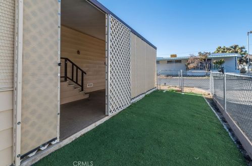 56254 29 Palms Hwy, Yucca Valley CA  92284-5201 exterior