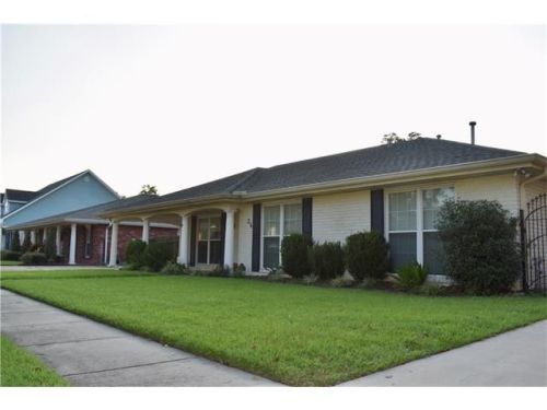 26 Carolyn Ct, Arabi, LA 70032-1955