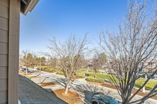 600 Landmark Ln, Redwood City CA  94065-2888 exterior