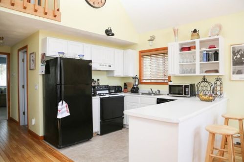 853 Boston Neck Rd, South Kingstown RI  02882-2904 exterior